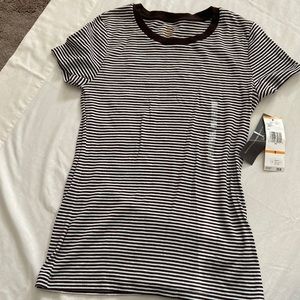 New with tag. Women’s size small Jones New York Sport workout tee.